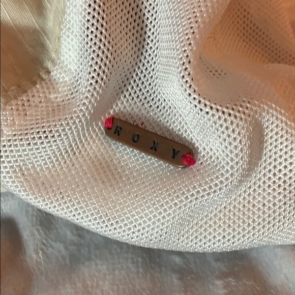 ROXY cream and pink baseball cap - Picture 3 of 6